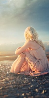 Девушка спящая на камнях фото Девушка спящая на камнях фото