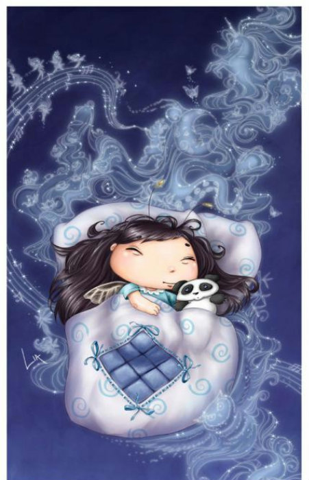 Фото Маленькая фея в постельке с пандой