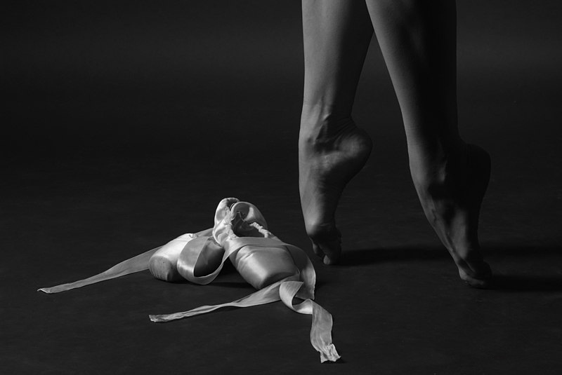 На репетиции наставник трахнул худенькую украинскую балерину