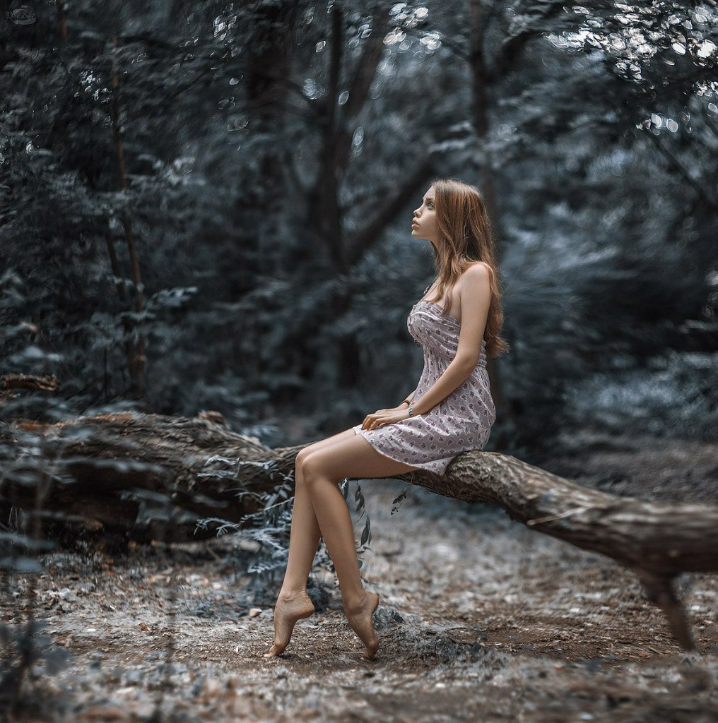 Обнаженная Юная Девушка В Лесу Фото