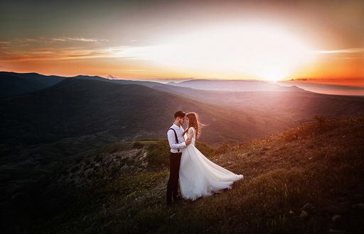 Фото с дорогой и девушкой Фото с дорогой и девушкой