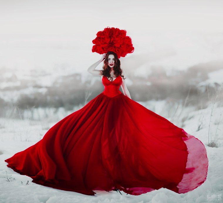 В Красном Платье Красны Девицы