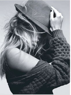 Фото Модель Alexandra Richards / Александра Ричардс в шляпе