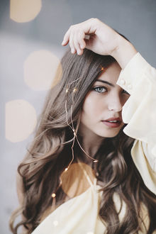 Фото Девушка держит руку на голове, фотограф Jovana Rikalo