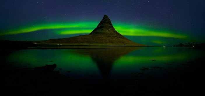 Фото Пик горы на фоне северного сияния, фотограф Kant