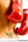 99px.ru аватар Боксерские перчатки на спине девушки