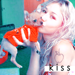 Аватар Kiss. Ранетка. Лера ранетка целует свою собачку