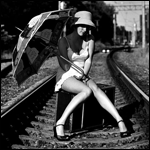 Аватар Девушка на рельсах