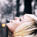 Аватар девушка выпускает дым изо рта задрав голову