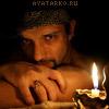 99px.ru аватар Грустный Парень Задумчиво Смотрит на Свечу