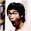 Аватар Брюс Ли / Bruce Lee удивленный с царапинами на щеке