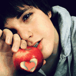 99px.ru аватар Парень с яблоком в руках