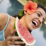 99px.ru аватар Девушка с цветком за ухом и куском арбуза
