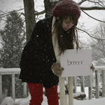 Аватар Девушка ставит табличку (Brrrr)