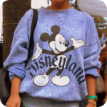 99px.ru аватар Девушка в кофте с Микки Маусом (Disneyland)