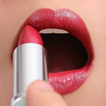 99px.ru аватар Картинка с губами и помадой, аватар с открытым ртом девушки, которая красит губы.