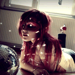 99px.ru аватар Девушка в маске смотрит на переливающийся шар