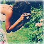 99px.ru аватар Девушка фотографирует природу