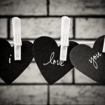 Аватар Бумажные сердечки на прищепках со словами I love you