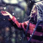 99px.ru аватар Ребенок ловит рукой снег