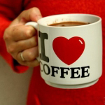 99px.ru аватар Кружка в руке у девушки с надписью I love COFFEE