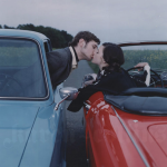 99px.ru аватар Парень и девушка целуются, сидя в машинах