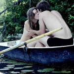 99px.ru аватар Парень и девушка целуются в лодке