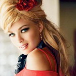 Аватар Девушка с цветком в волосах