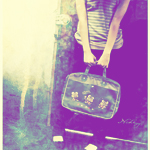99px.ru аватар Девушка  с ретро-чемоданом