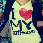 99px.ru аватар Девушка в футболке с надписью I love MY boyfriend