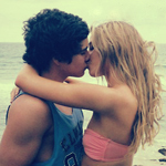 99px.ru аватар Парень и девушка целуются на фоне моря