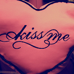 Аватар Подушка с надписью Kiss me