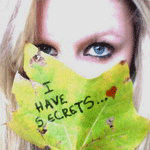 99px.ru аватар Девушка прикрылась осенним листом с надписью I HAVE SECRETS...♥