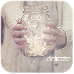 Аватар Девушка держит в руках банку с украшениями ('Delicate' / 'Деликатно')
