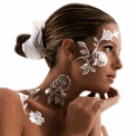 99px.ru аватар Девушка с мерцающими белыми рисунками на теле
