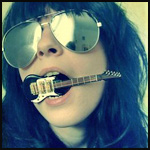 99px.ru аватар Девушка с мини-гитарой во рту