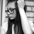 Аватар Девушка в очках