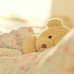 Аватар Плюшевый мишка спит в кровати