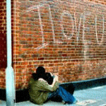 99px.ru аватар Пара сидит под надписью 'I love U' на кирпичной стене