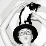 99px.ru аватар Девушка с котом на голове