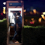 99px.ru аватар Пара целуется в телефонной будке