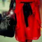 99px.ru аватар Девушка в красном пальто и с сумкой