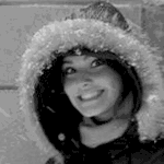 99px.ru аватар Улыбающаяся девушка в капюшоне (А ты сегодня улыбался?)