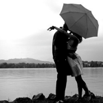 99px.ru аватар Девушка и парень целуются под зонтиком