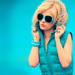 99px.ru аватар Девушка в бирюзовой жилетке в очках