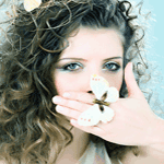 99px.ru аватар Девушка с бабочкой на руке