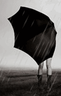 99px.ru аватар Девушка под ливнем укрывшись огромным зонтом