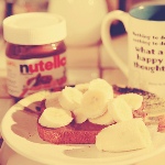 Аватар Nutella и тост с бананами на столе