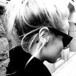Аватар Девушка в очках Ray-Ban