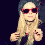 Аватар Аврил Лавин (Avril Lavigne) в очках Ray-Ban